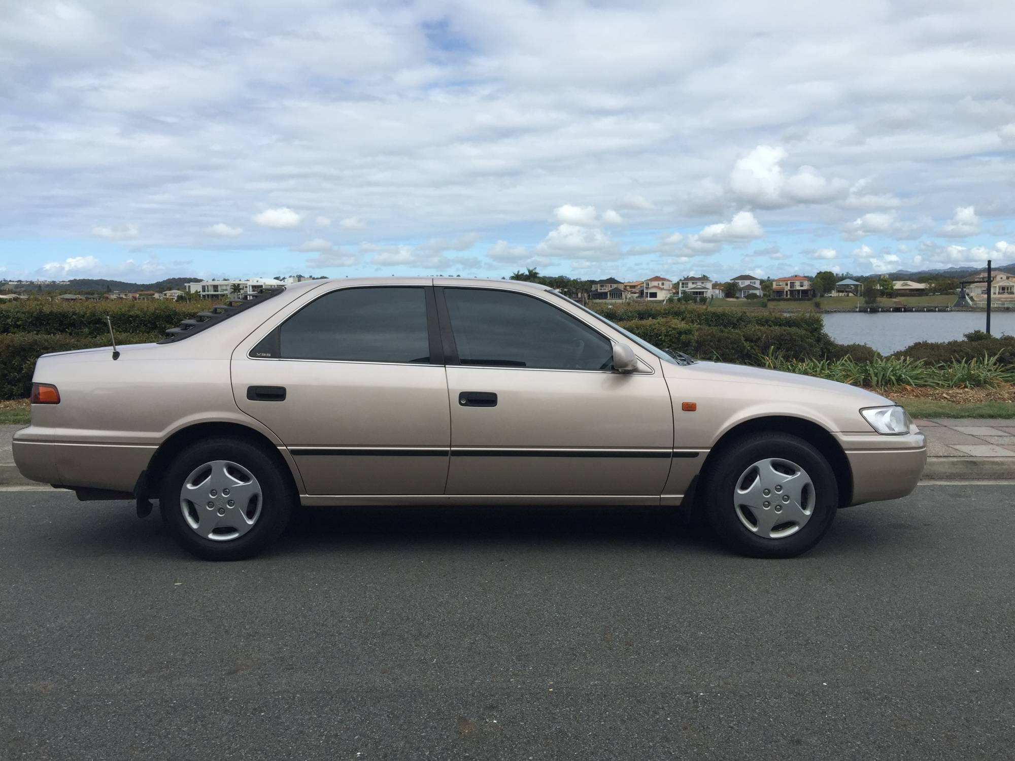 Toyota camry 2000 год фото